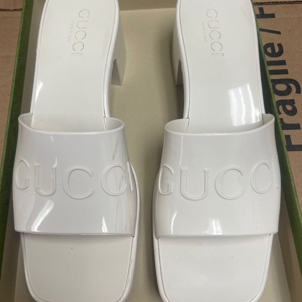 white gucci sandals sliders heels 37